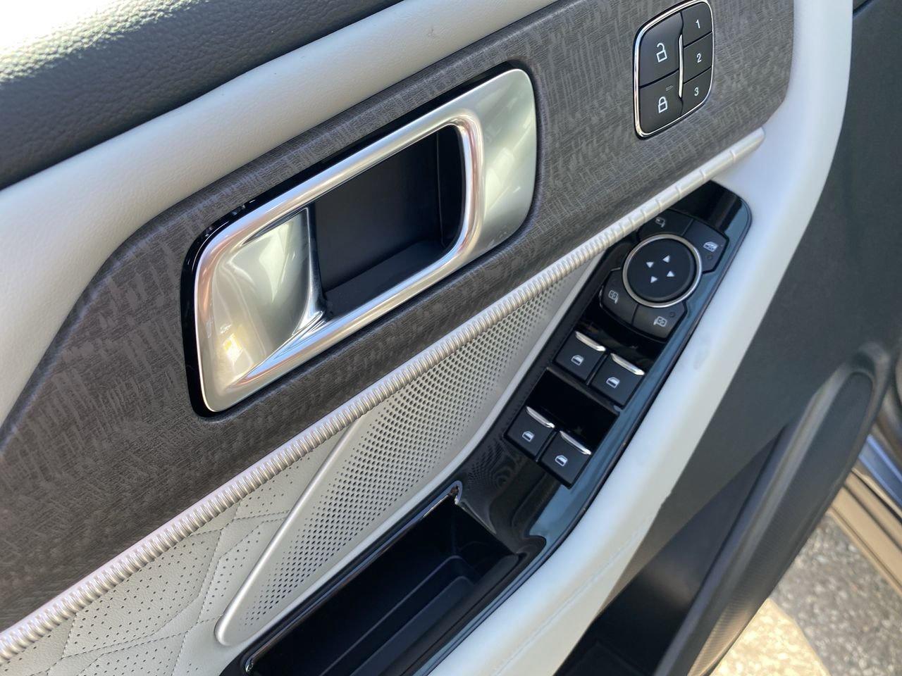 2026 Ford Explorer Platinum Photo