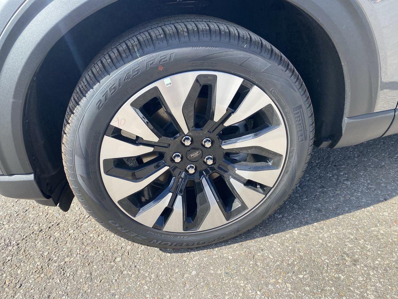 2026 Ford Explorer Platinum Photo