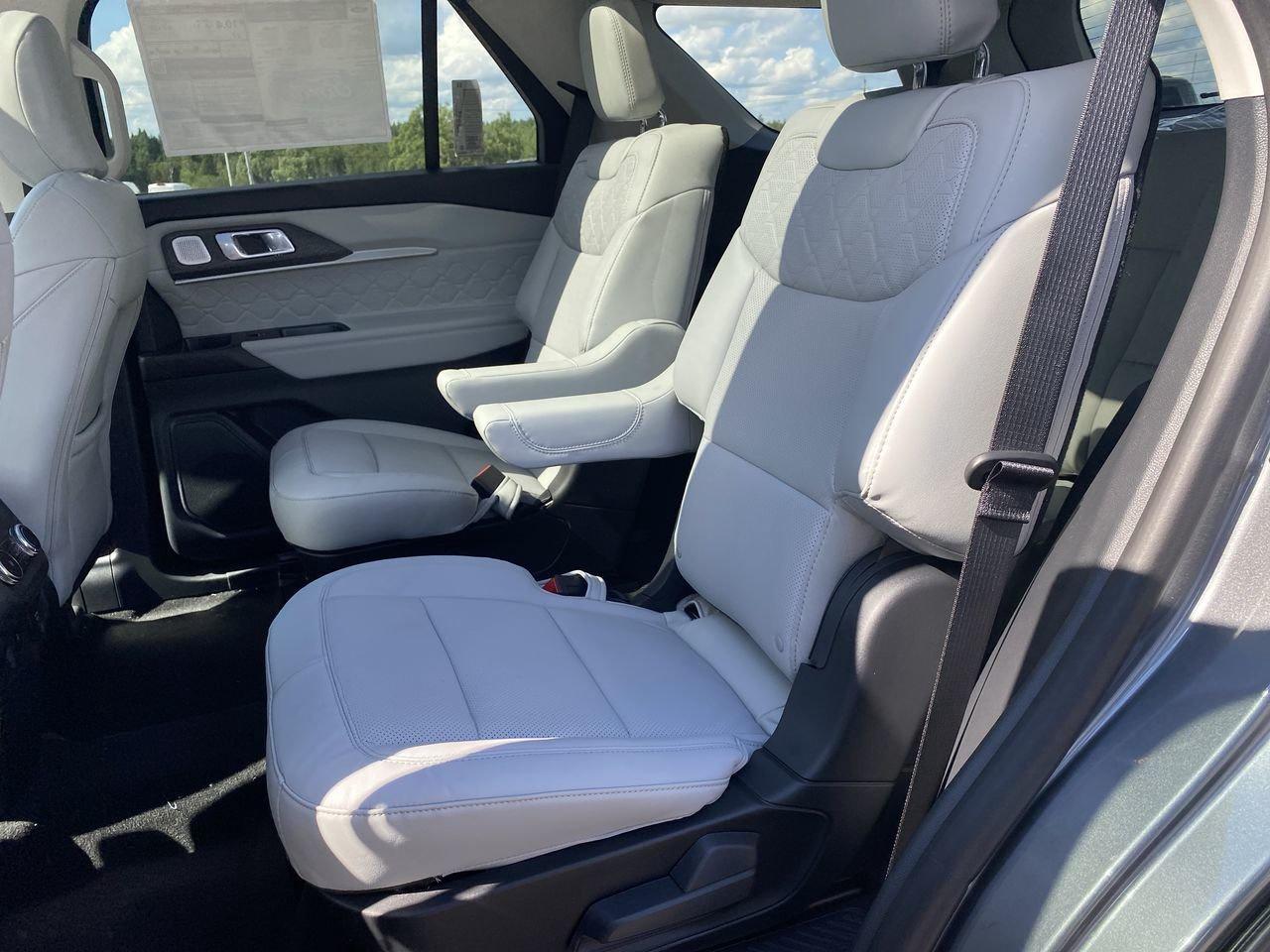 2026 Ford Explorer Platinum Photo