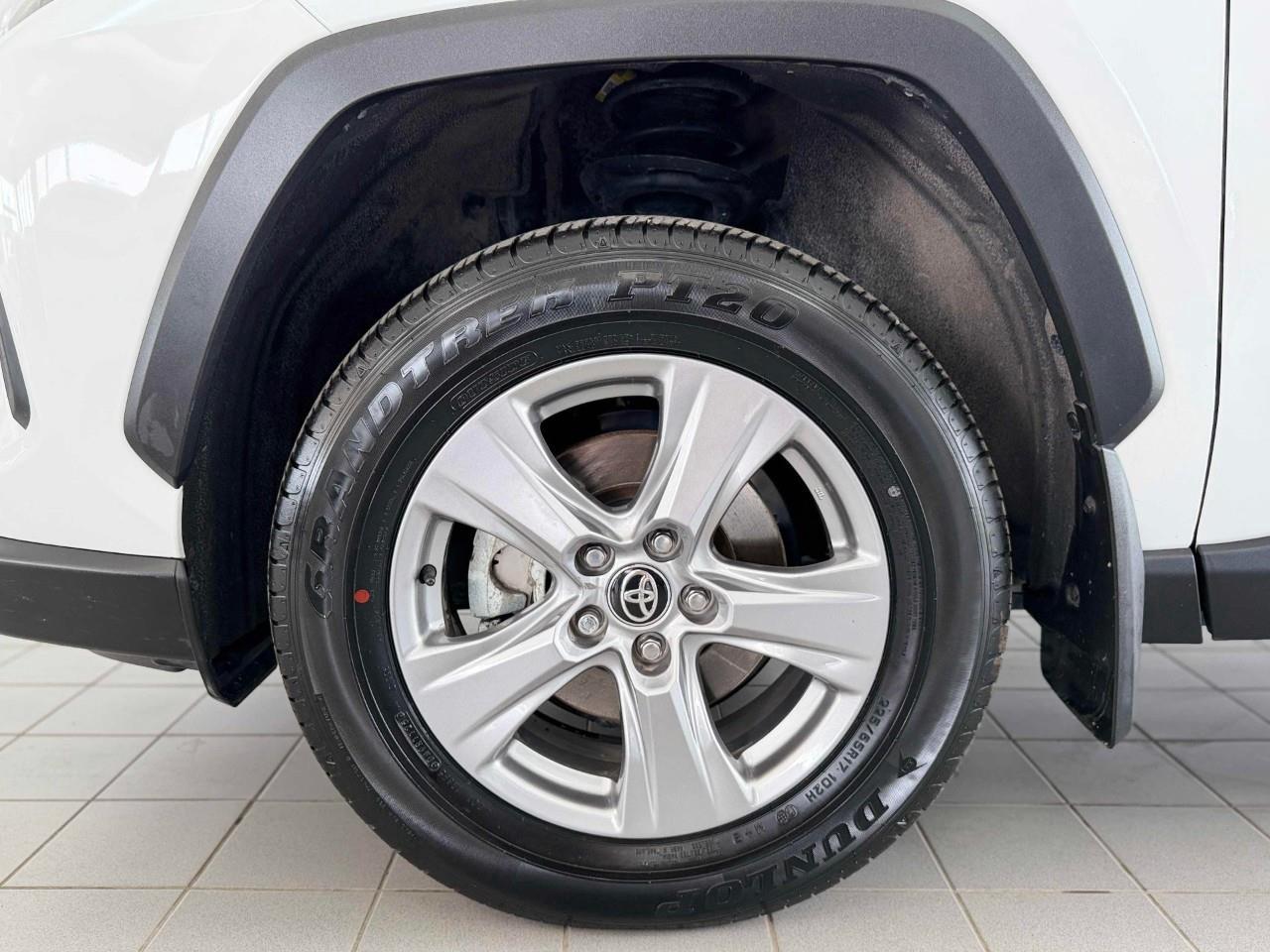 2025 Toyota RAV4 XLE 4dr All-wheel Drive Photo