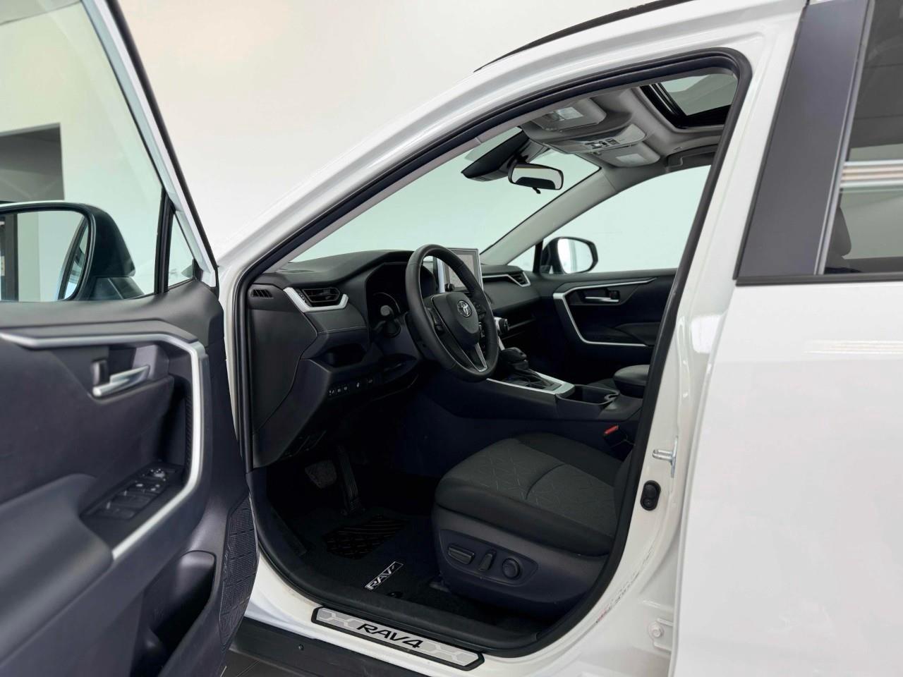 2025 Toyota RAV4 XLE 4dr All-wheel Drive Photo