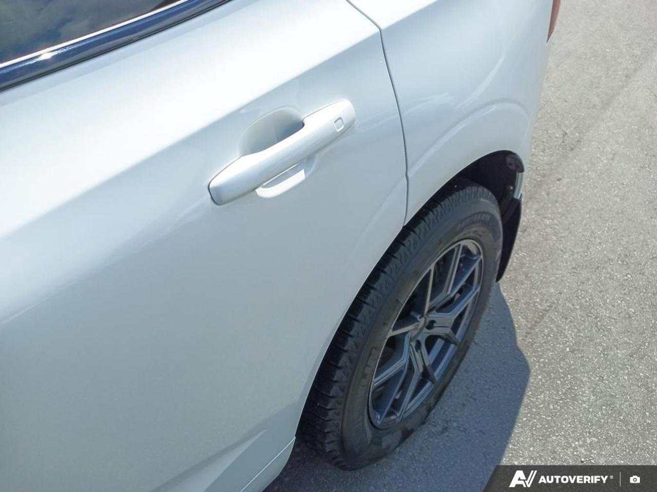 2022 Volvo XC60 B6 R-Design 4dr All-Wheel Drive Photo