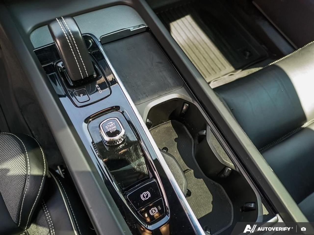 2022 Volvo XC60 B6 R-Design 4dr All-Wheel Drive Photo