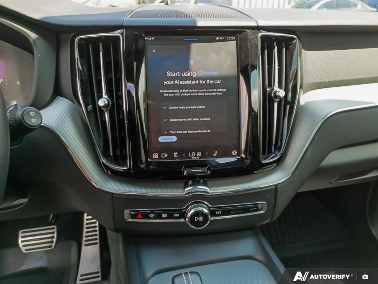 2022 Volvo XC60 B6 R-Design 4dr All-Wheel Drive Photo