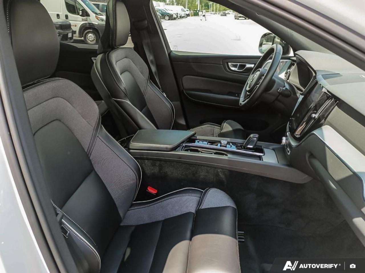 2022 Volvo XC60 B6 R-Design 4dr All-Wheel Drive Photo