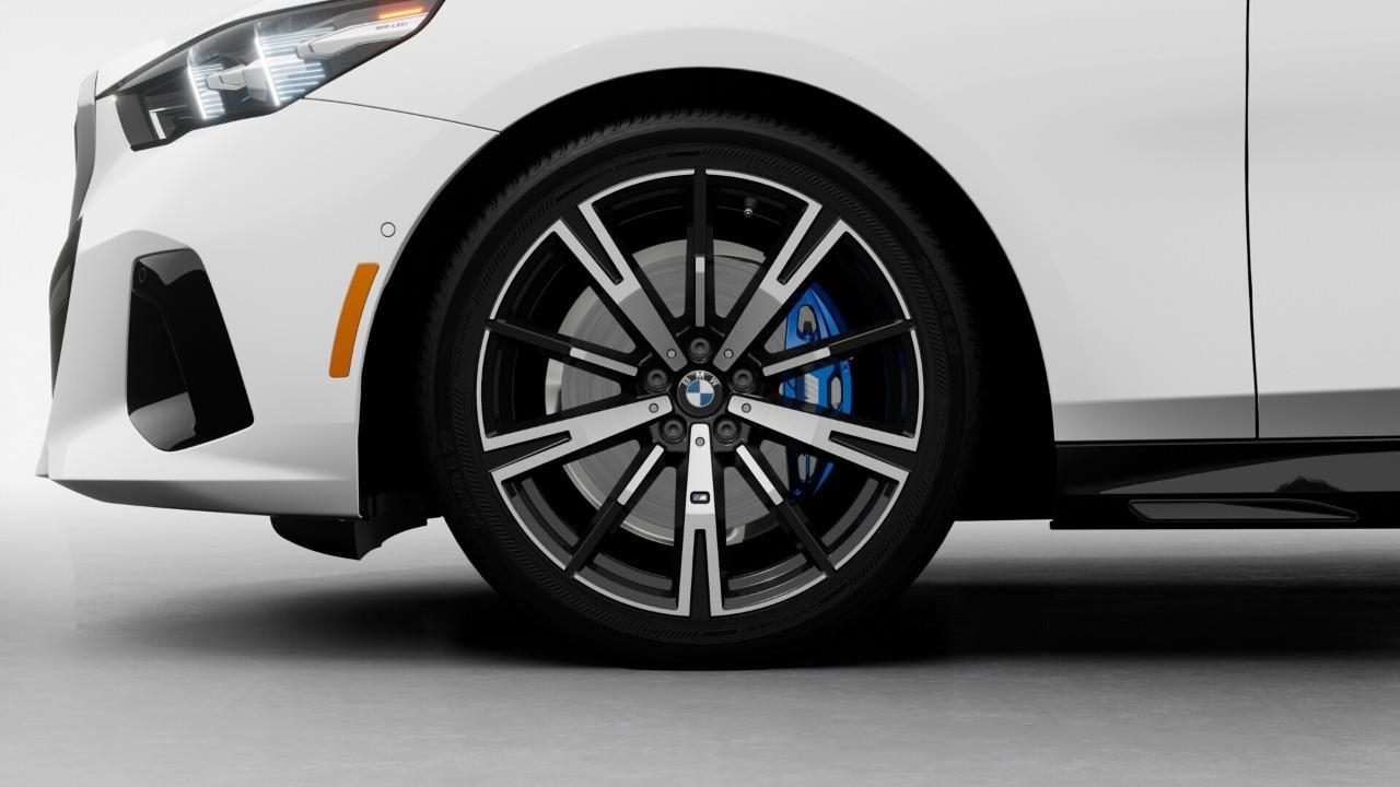 2027 BMW 530 i xDrive 4dr All-Wheel Drive Sedan Photo