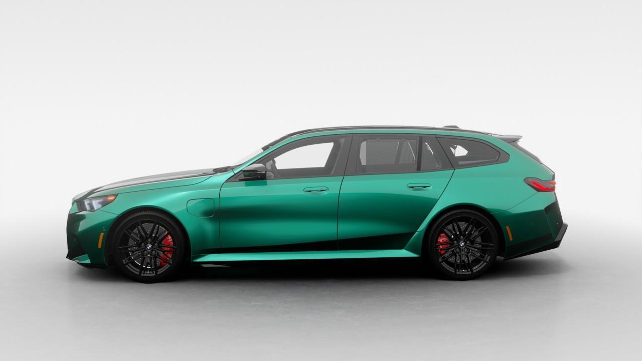 2027 BMW M5 Base 4dr All-Wheel Drive Touring Photo3