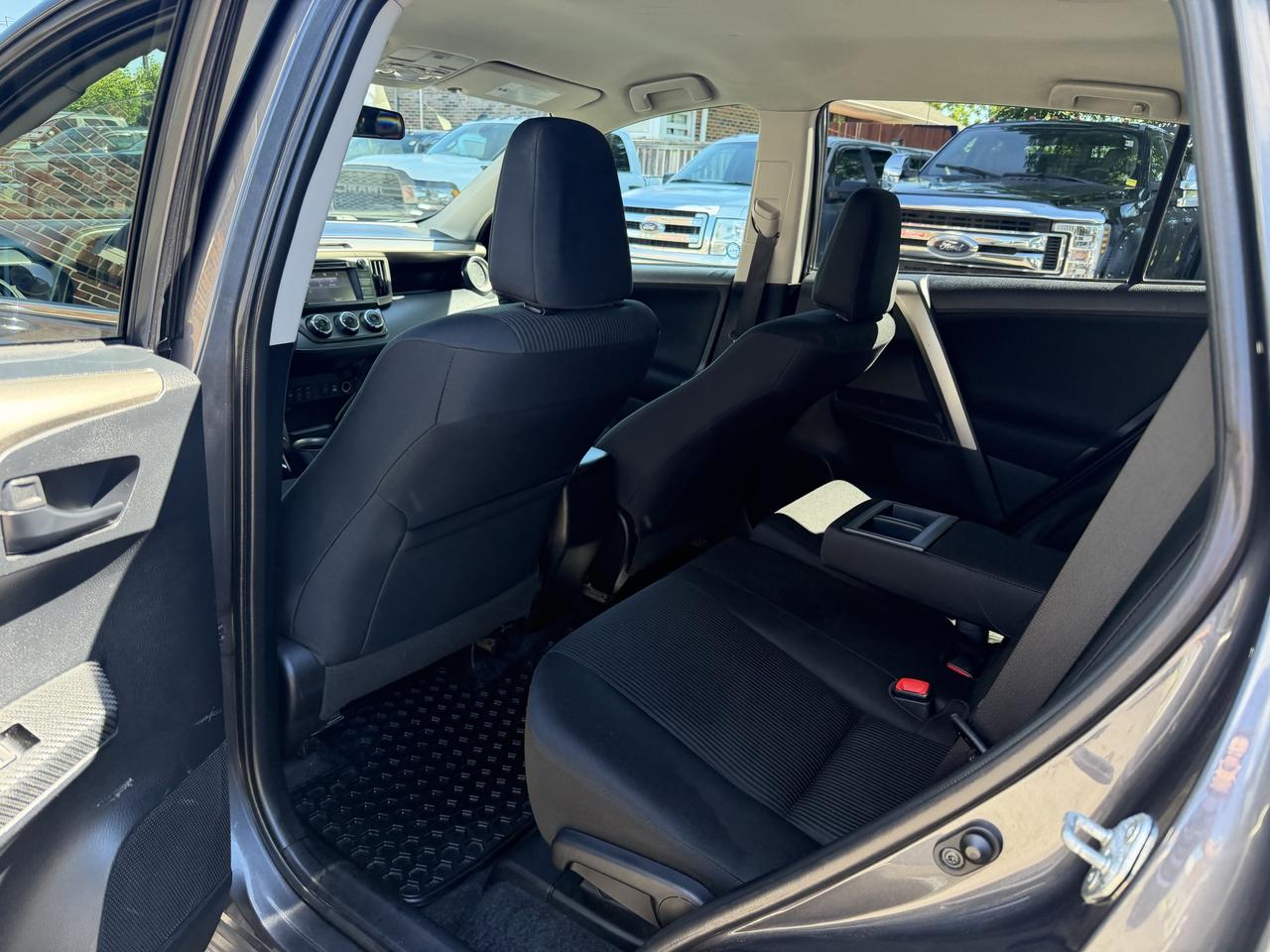 2014 Toyota RAV4 LE Photo