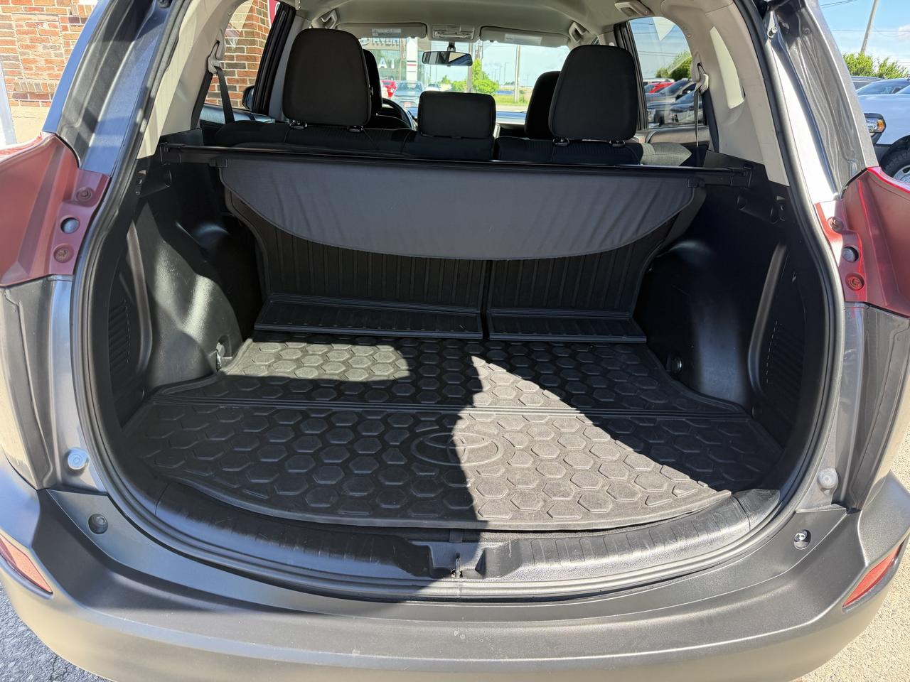 2014 Toyota RAV4 LE Photo