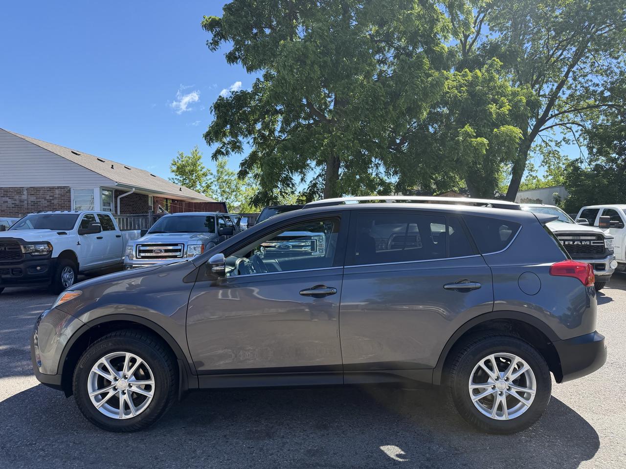 2014 Toyota RAV4 LE Photo
