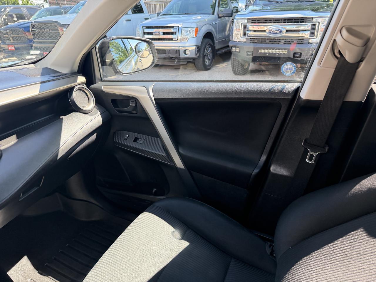 2014 Toyota RAV4 LE Photo