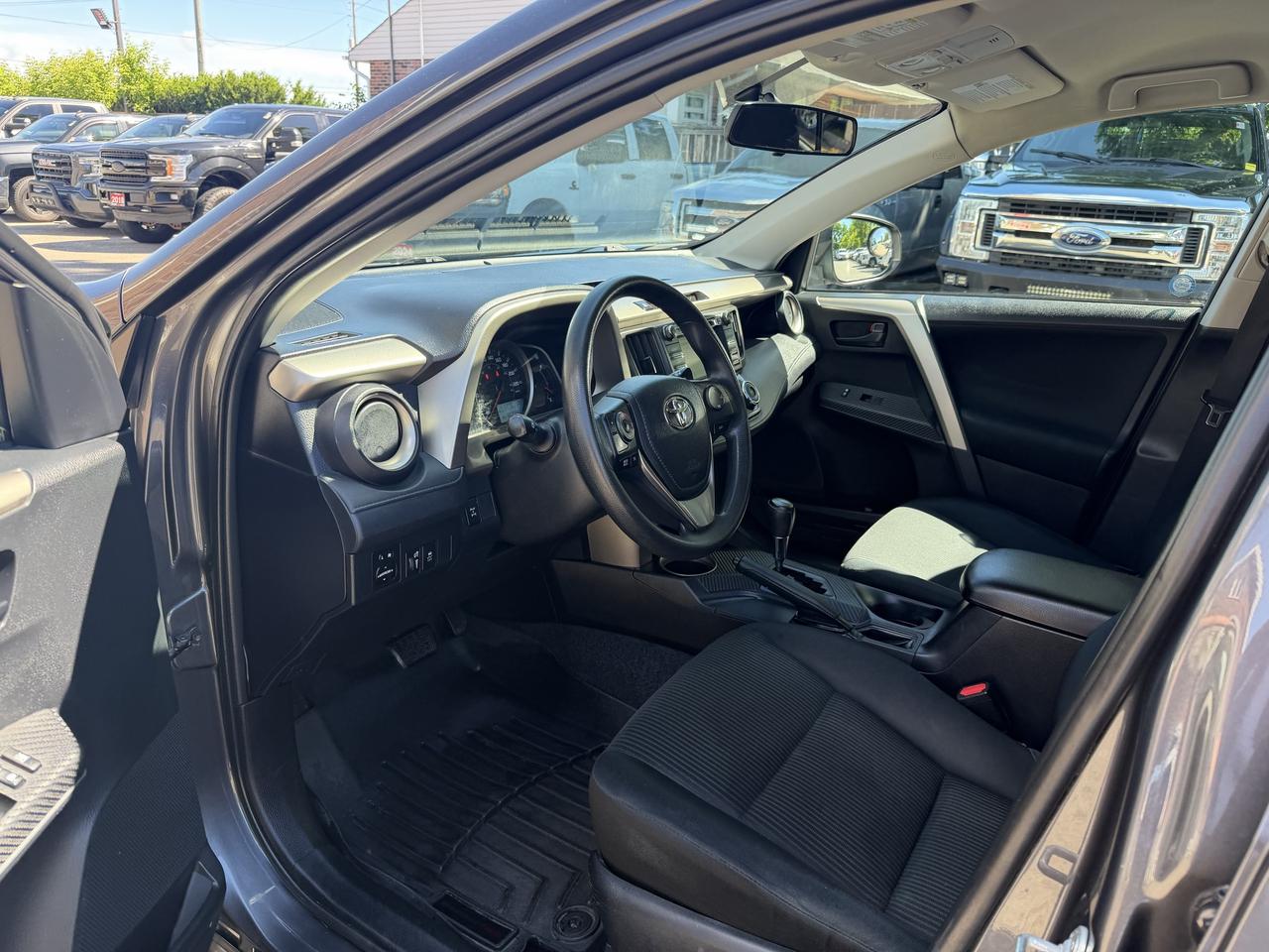 2014 Toyota RAV4 LE Photo