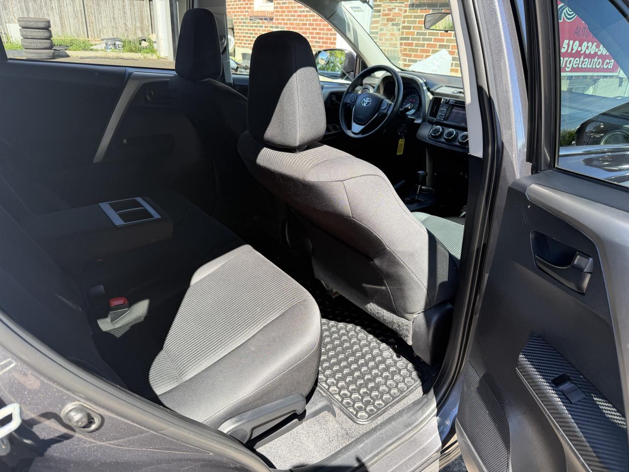 2014 Toyota RAV4 LE Photo