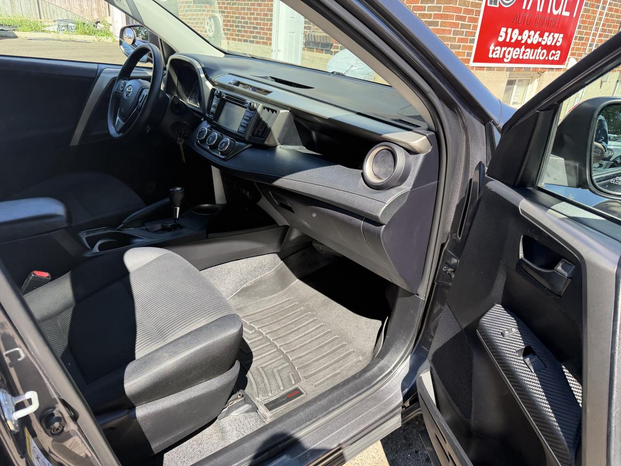 2014 Toyota RAV4 LE Photo