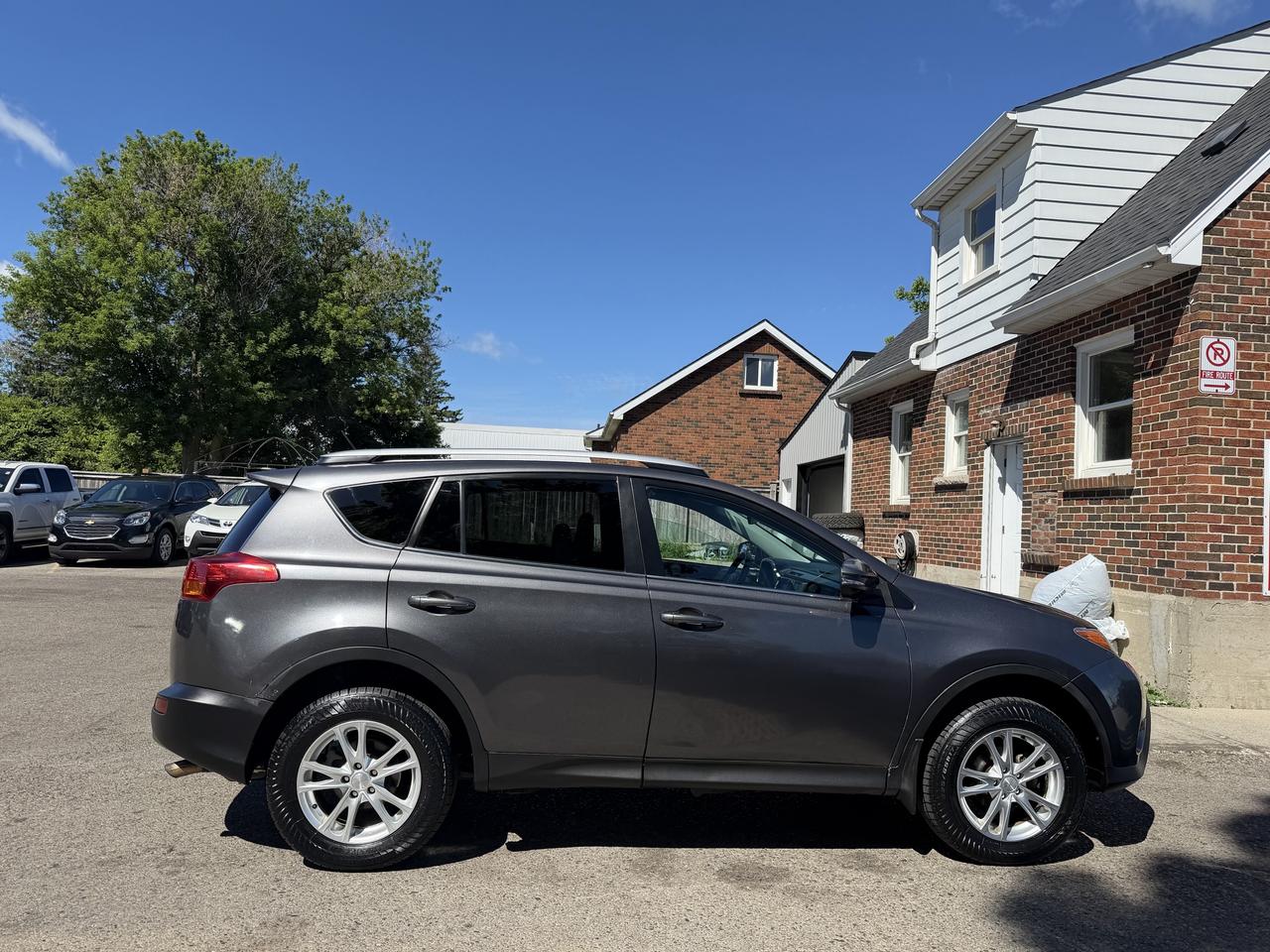 2014 Toyota RAV4 LE Photo
