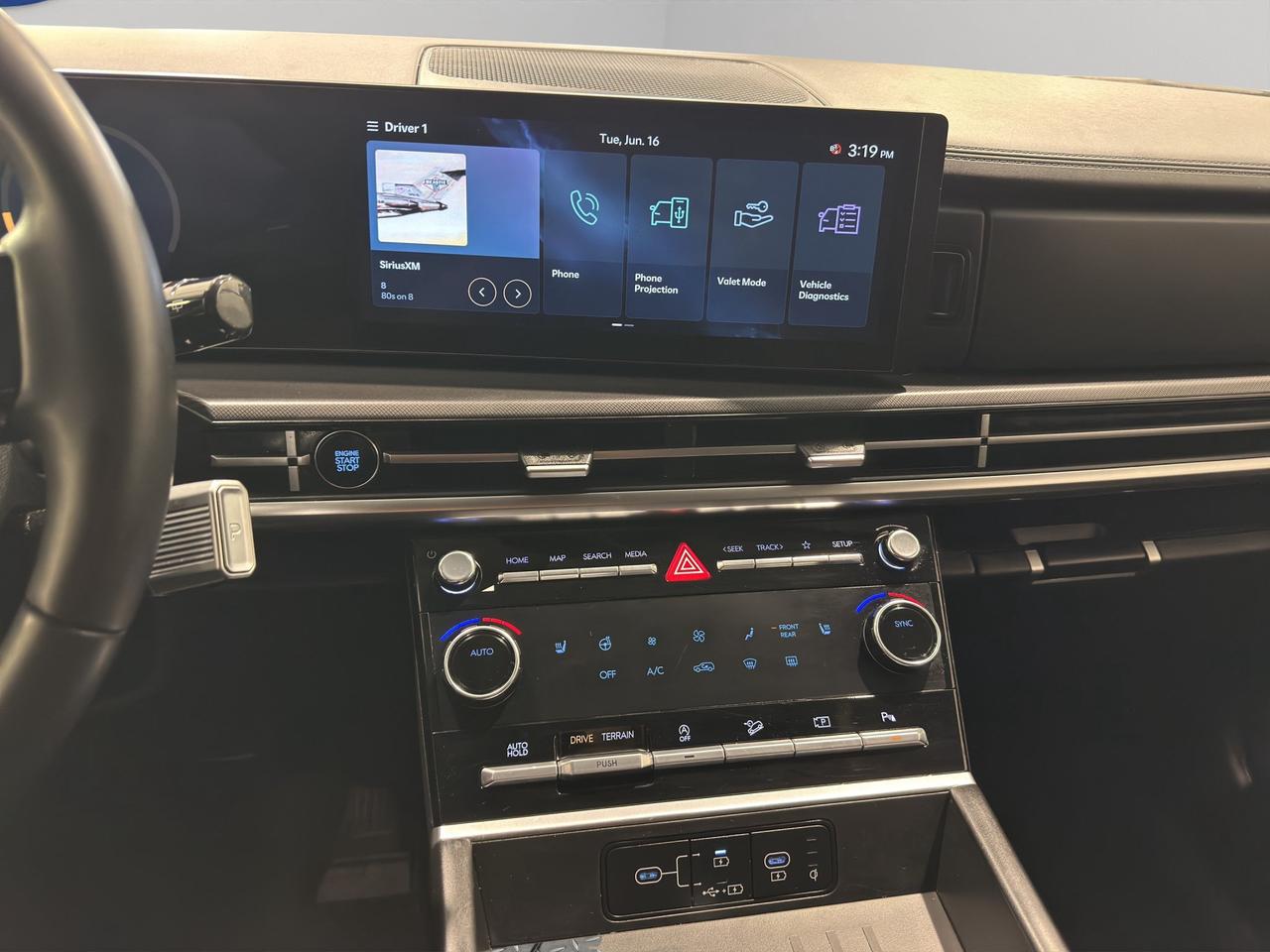2025 Hyundai Santa Fe XRT | Reverse Cam | Heated Seats Photo