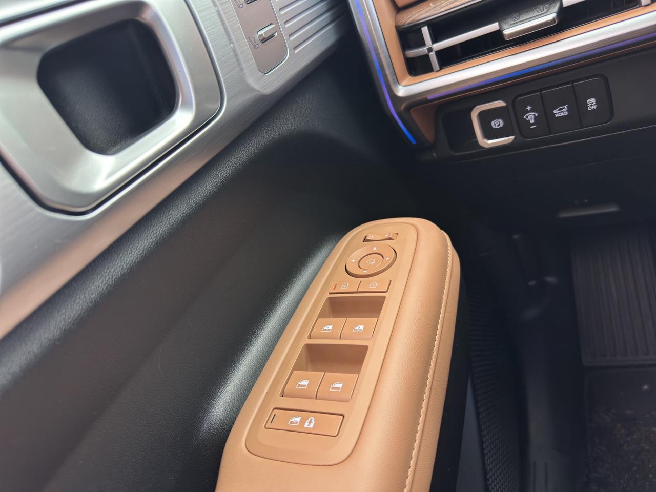 2024 Hyundai Santa Fe Luxury | Reverse Cam | Heated Seats Photo
