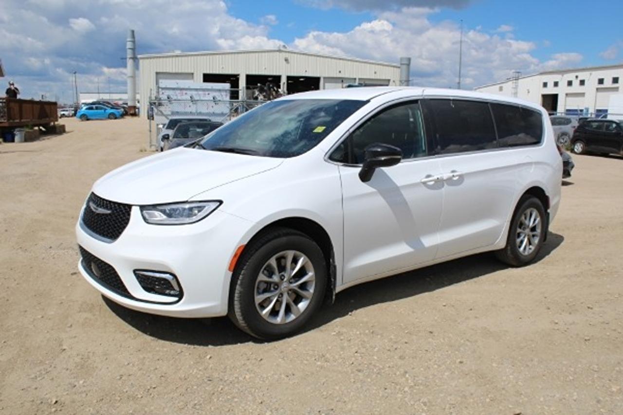 2026 Chrysler Pacifica Select AWD w/Htd Leather, BUC - Photo #1