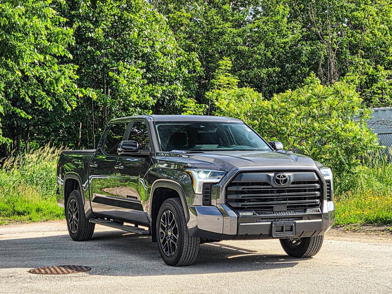 2024 Toyota Tundra LIMITED HYBRID Photo2