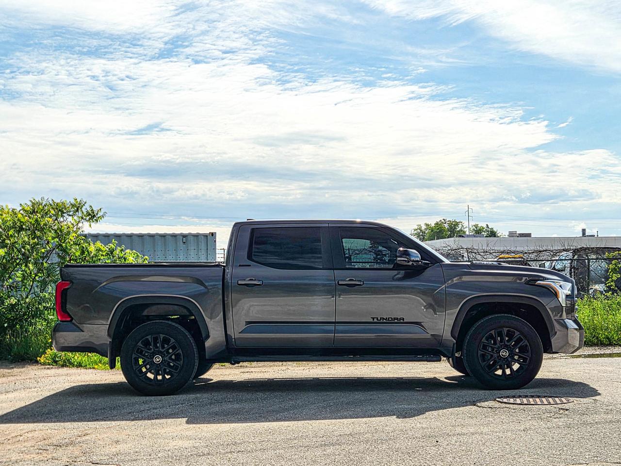 2024 Toyota Tundra LIMITED HYBRID Photo3