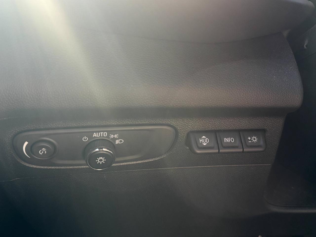 2023 Buick Envision Essence Photo