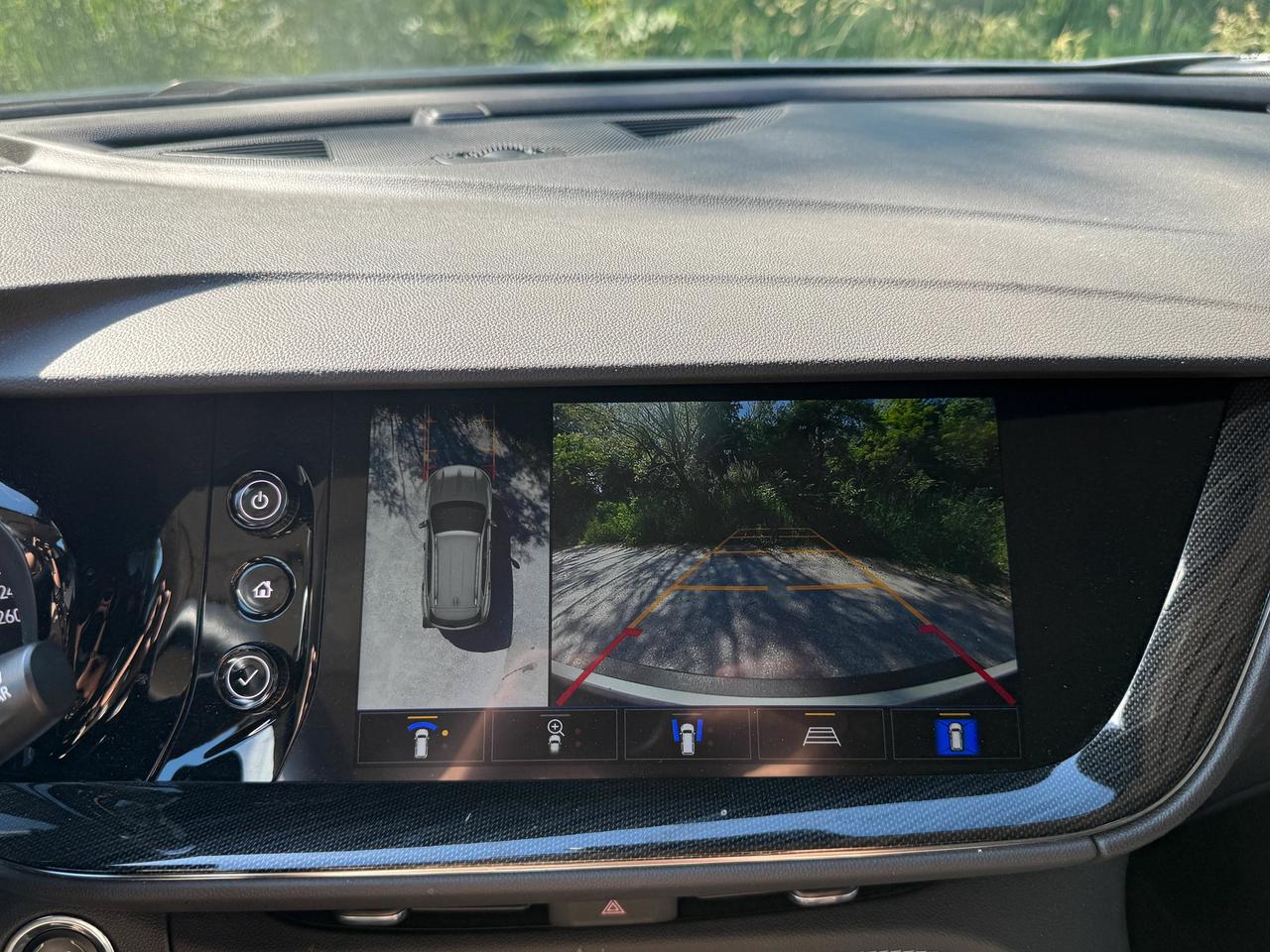 2023 Buick Envision Essence Photo