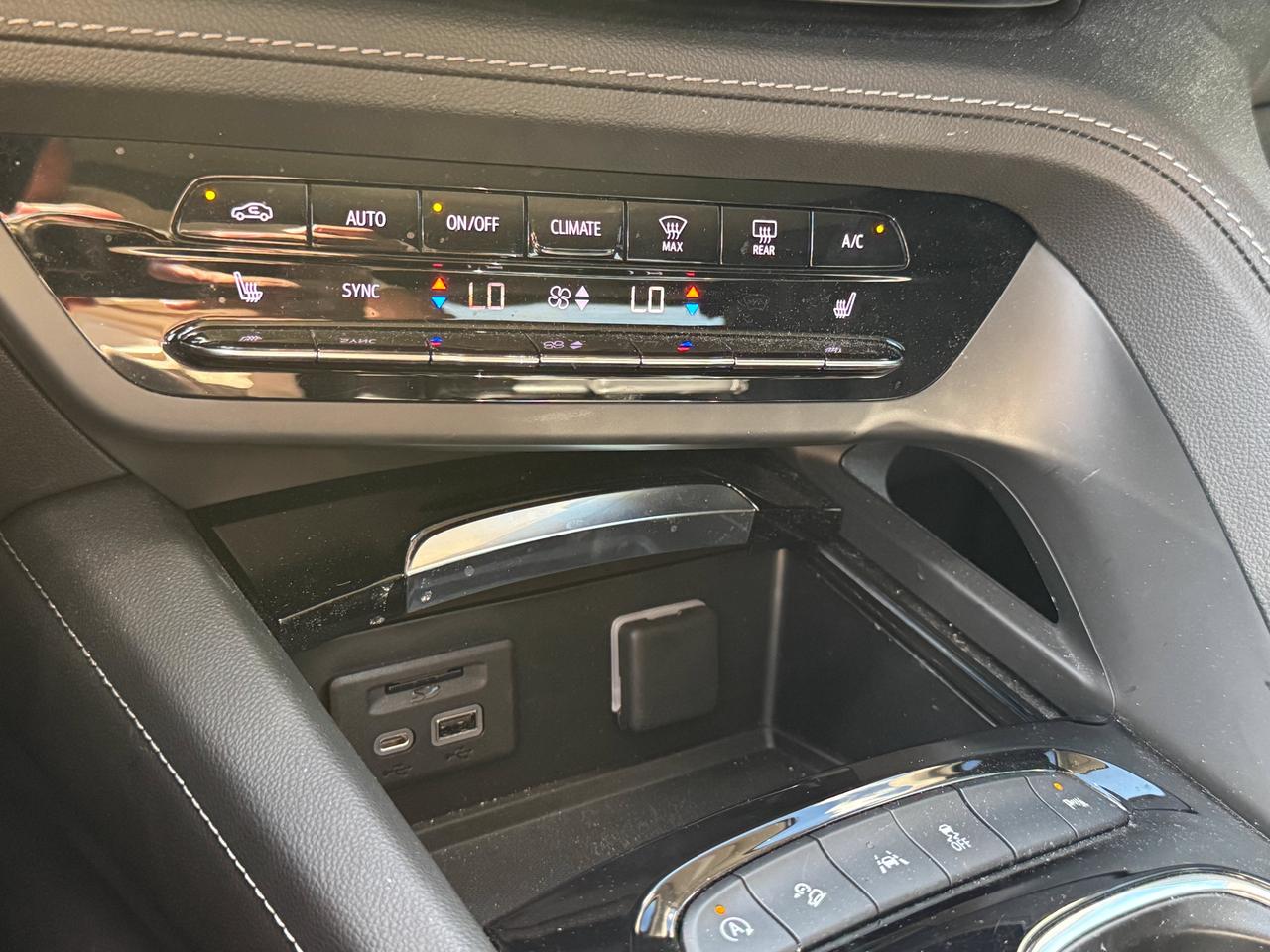 2023 Buick Envision Essence Photo