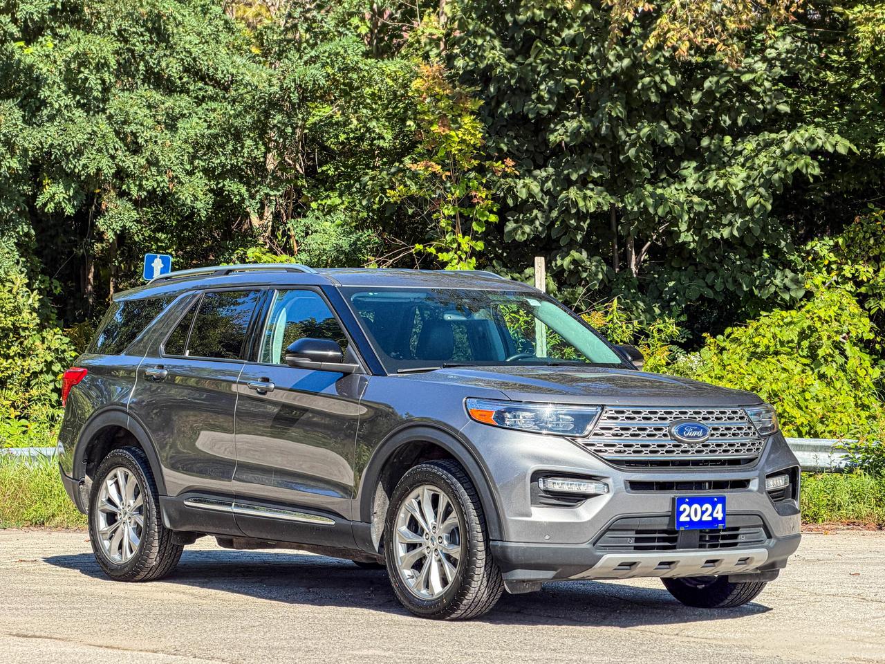 2024 Ford Explorer LIMITED Photo3