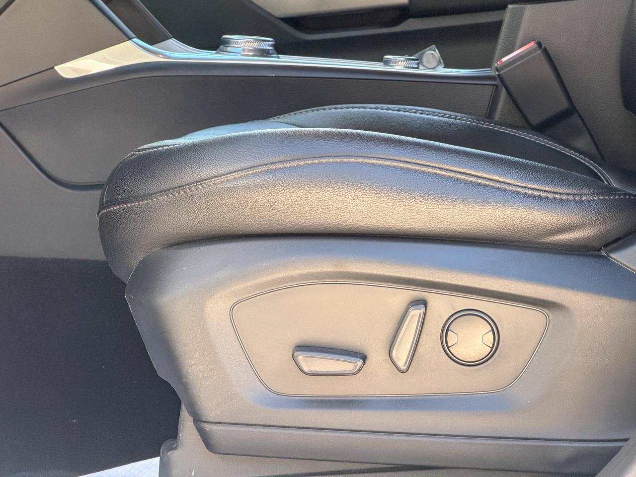 2024 Ford Explorer LIMITED Photo