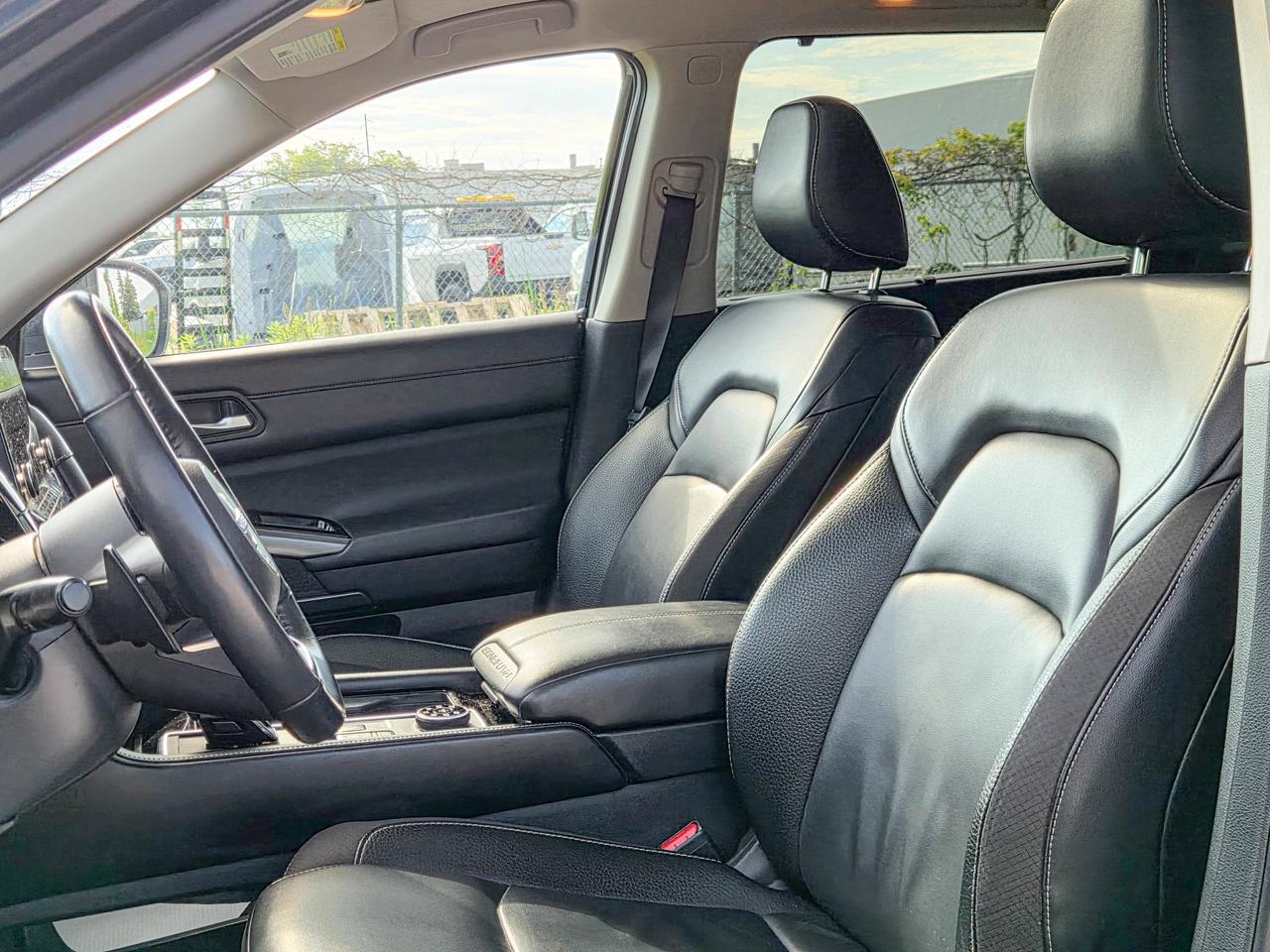 2023 Nissan Pathfinder SL Photo