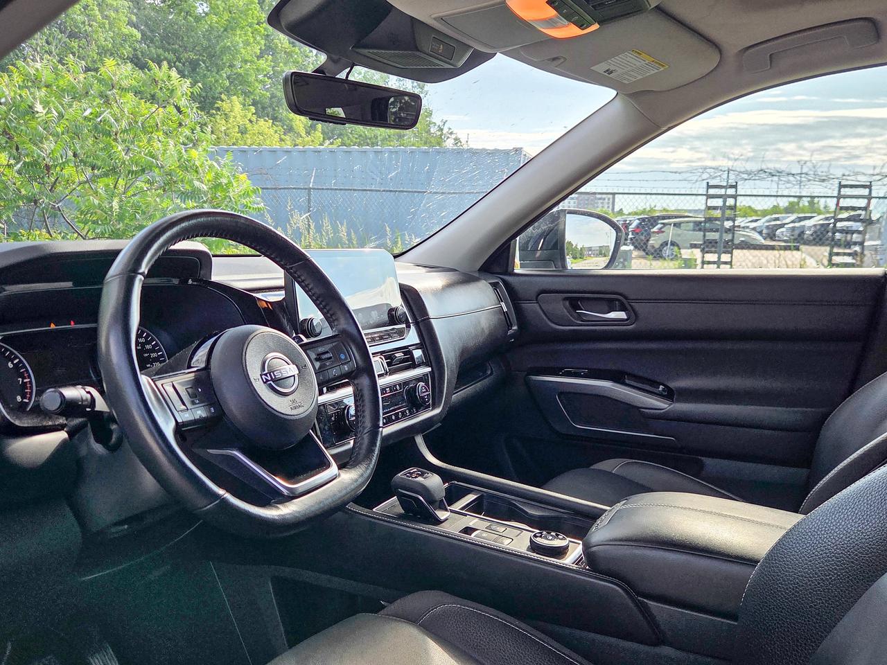 2023 Nissan Pathfinder SL Photo