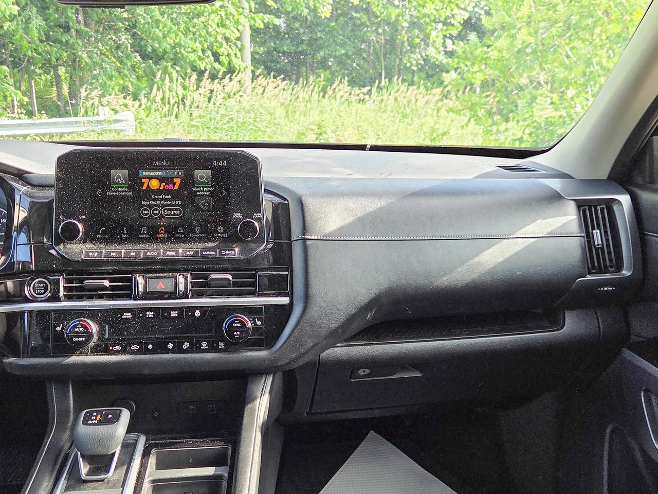 2023 Nissan Pathfinder SL Photo