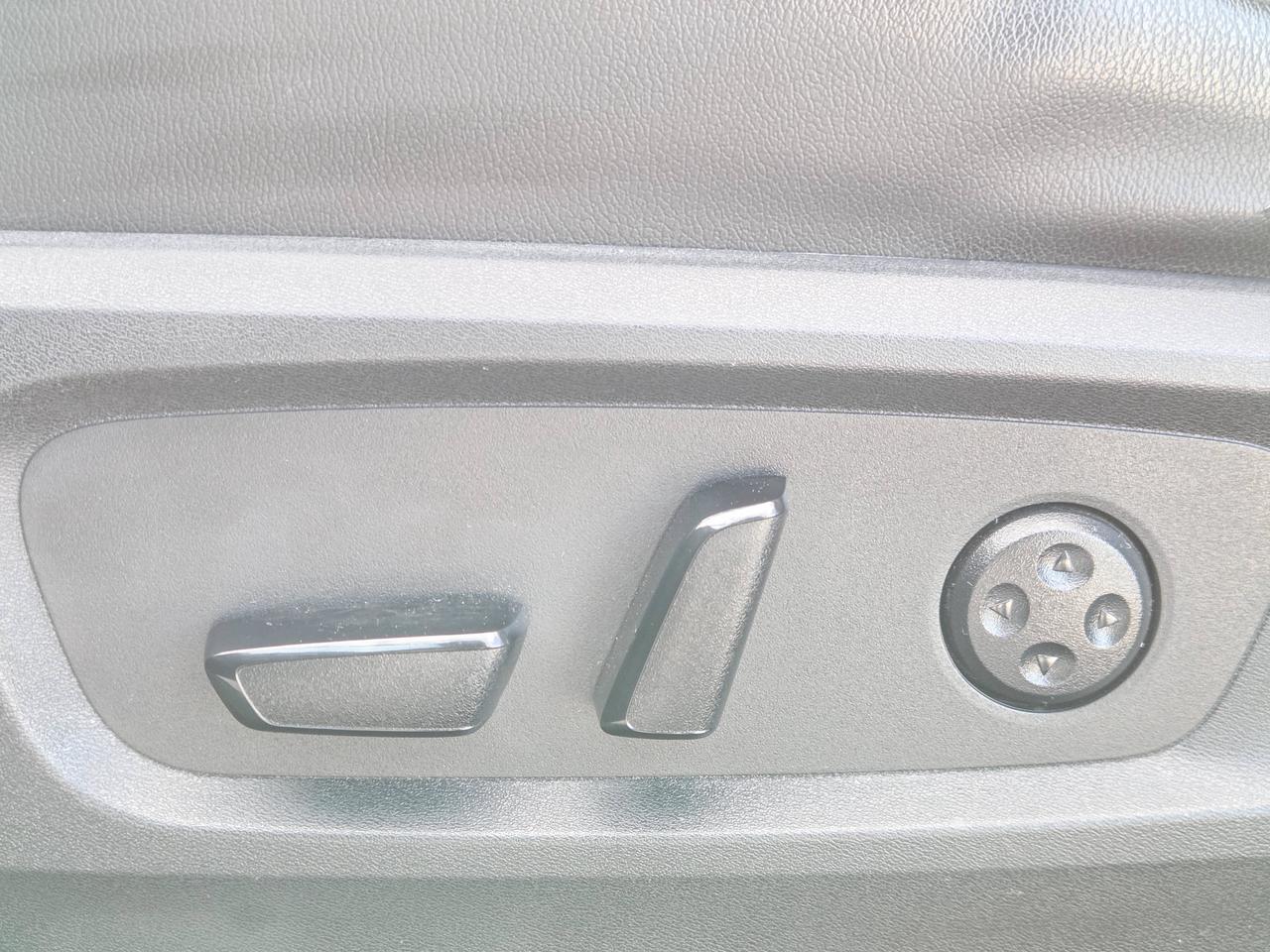 2023 Nissan Pathfinder SL Photo