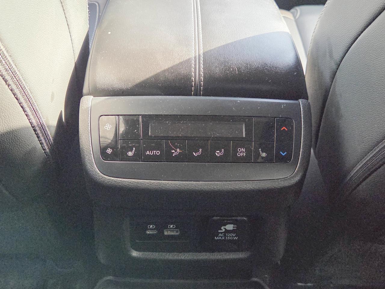 2023 Nissan Pathfinder SL Photo