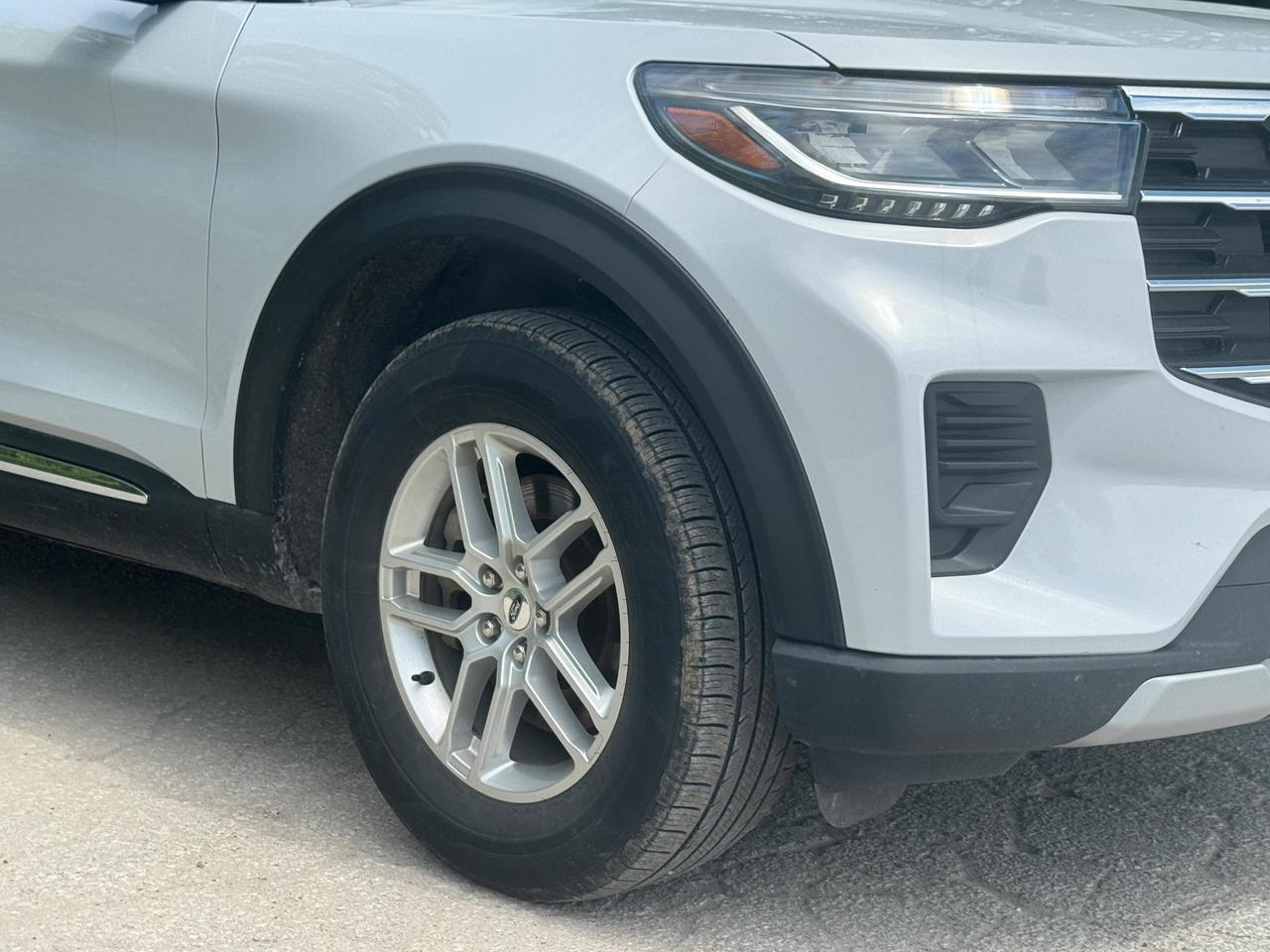2025 Ford Explorer Active Photo2