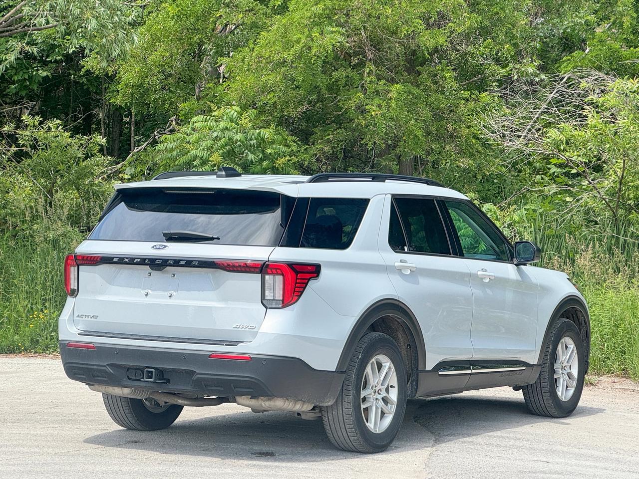 2025 Ford Explorer Active Photo