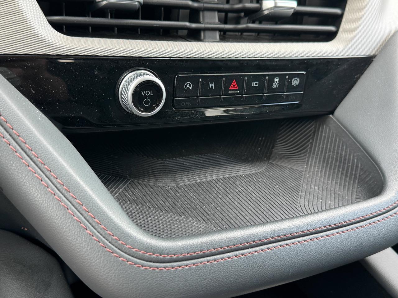 2025 Ford Explorer Active Photo