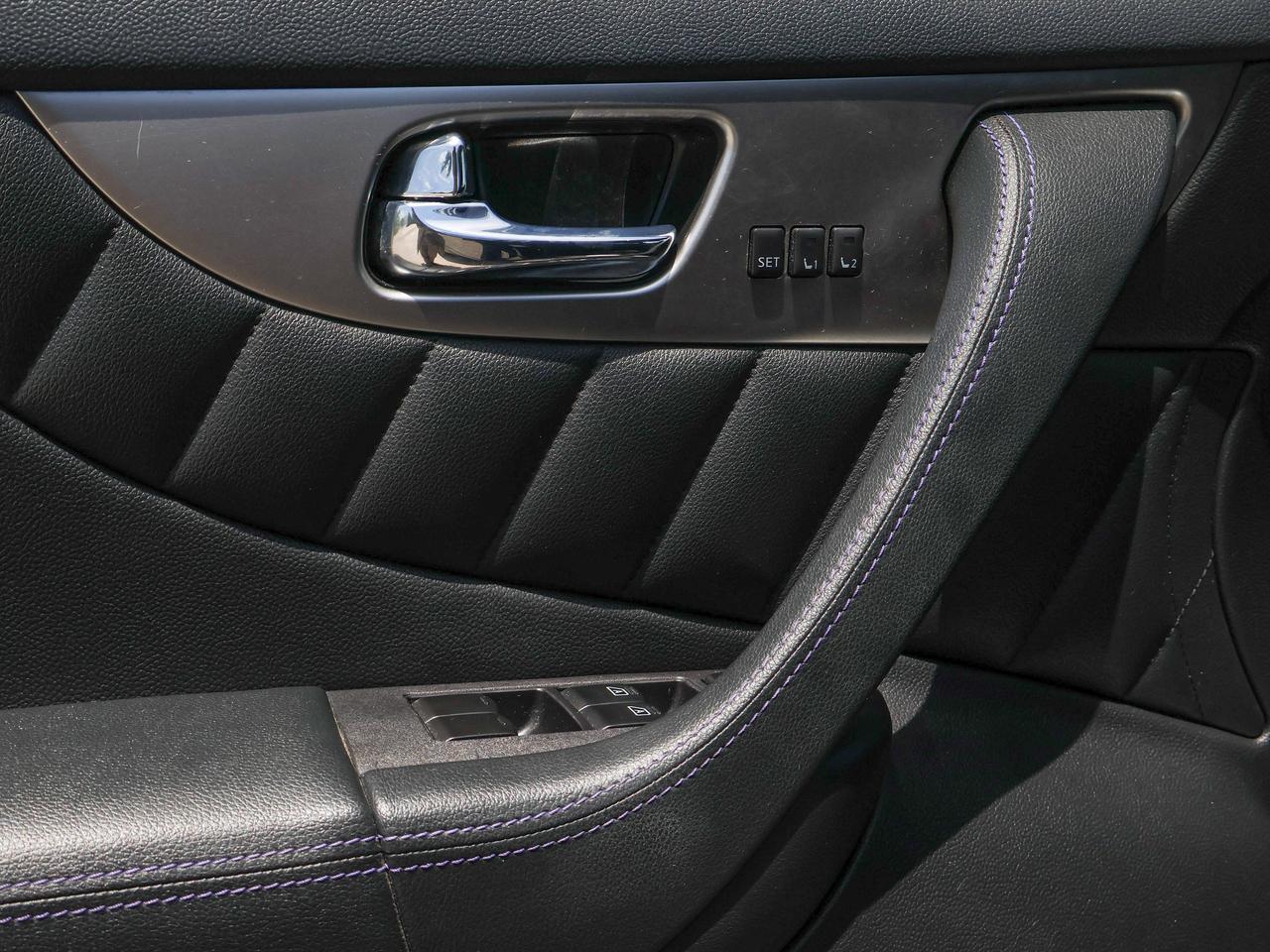 2016 Infiniti QX70 Sport Photo