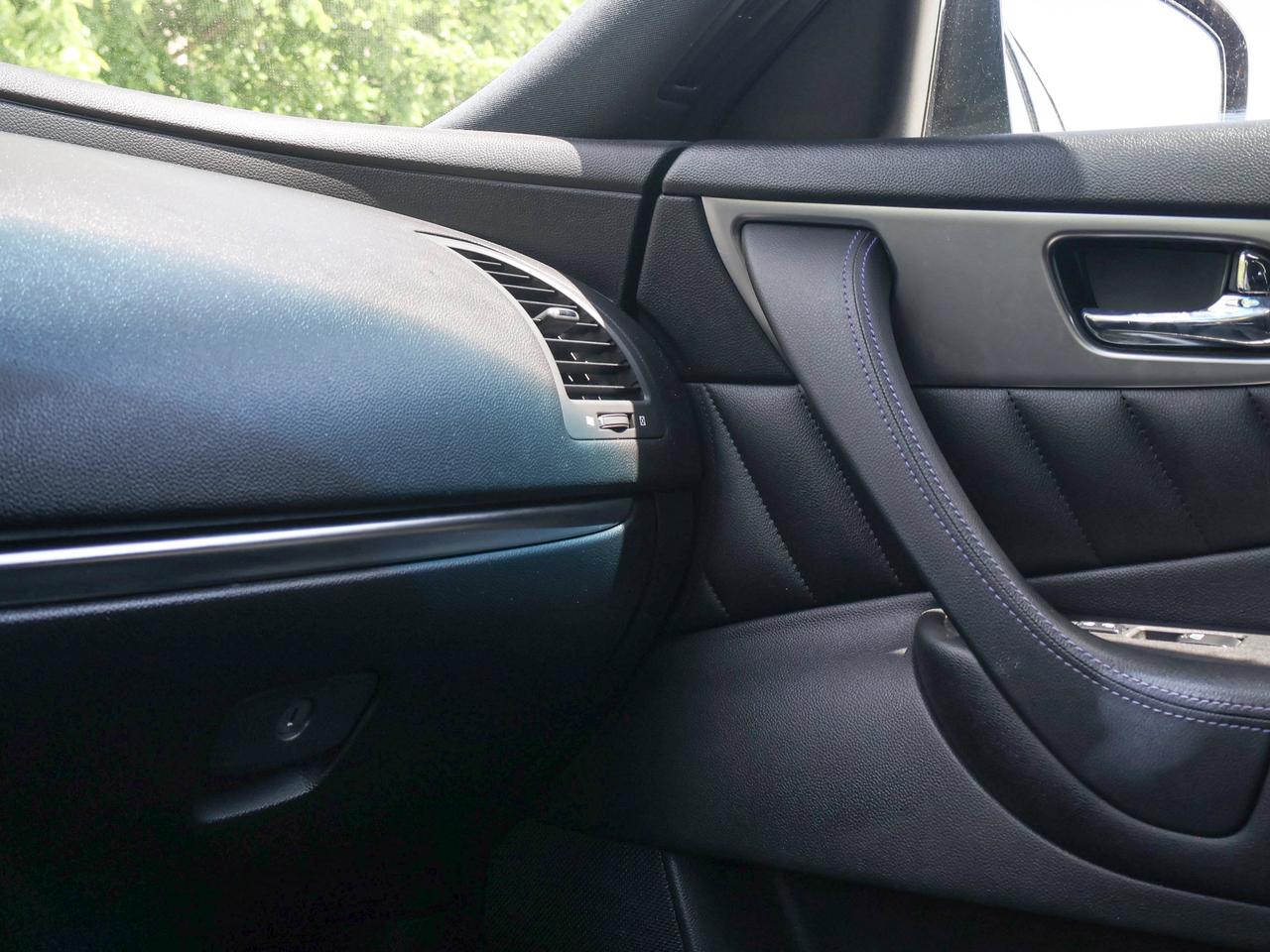 2016 Infiniti QX70 Sport Photo