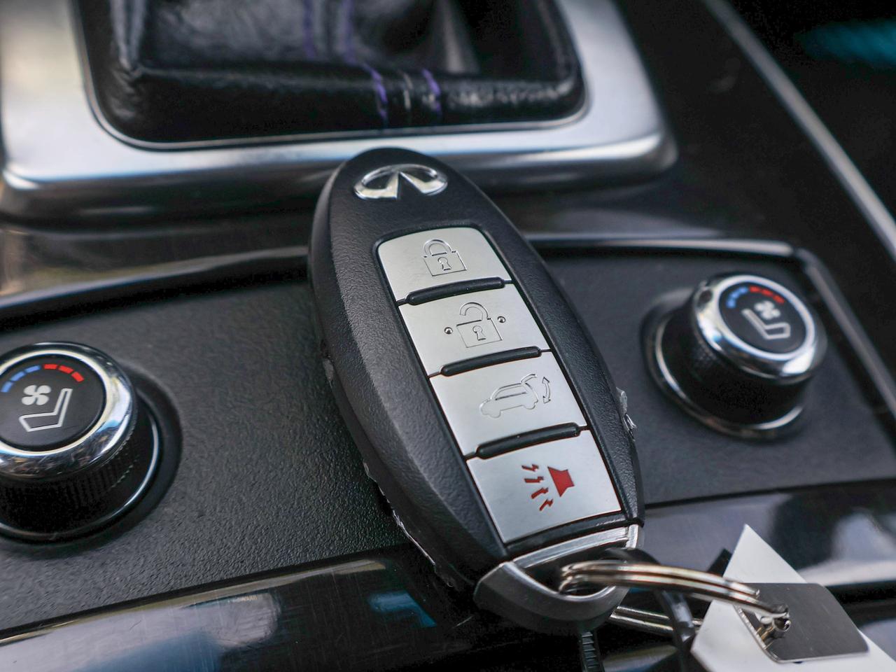 2016 Infiniti QX70 Sport Photo