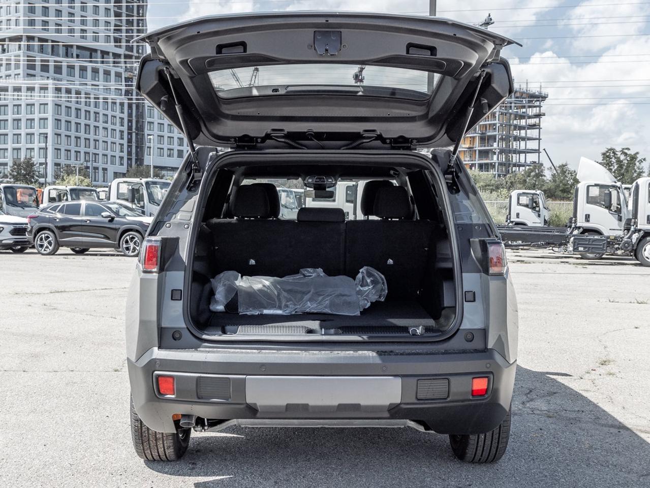 2026 Jeep Cherokee laredo Photo