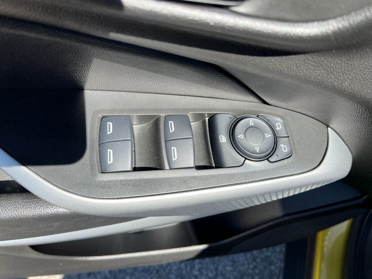 2025 Chevrolet Trax FWD 4dr 1RS Photo