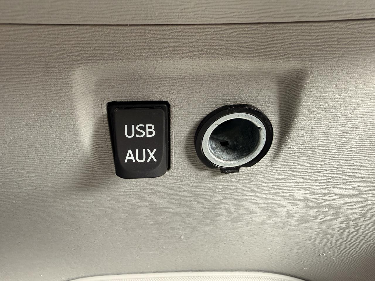 2013 Toyota Sienna 5DR V6 SE 8-PASS FWD Photo