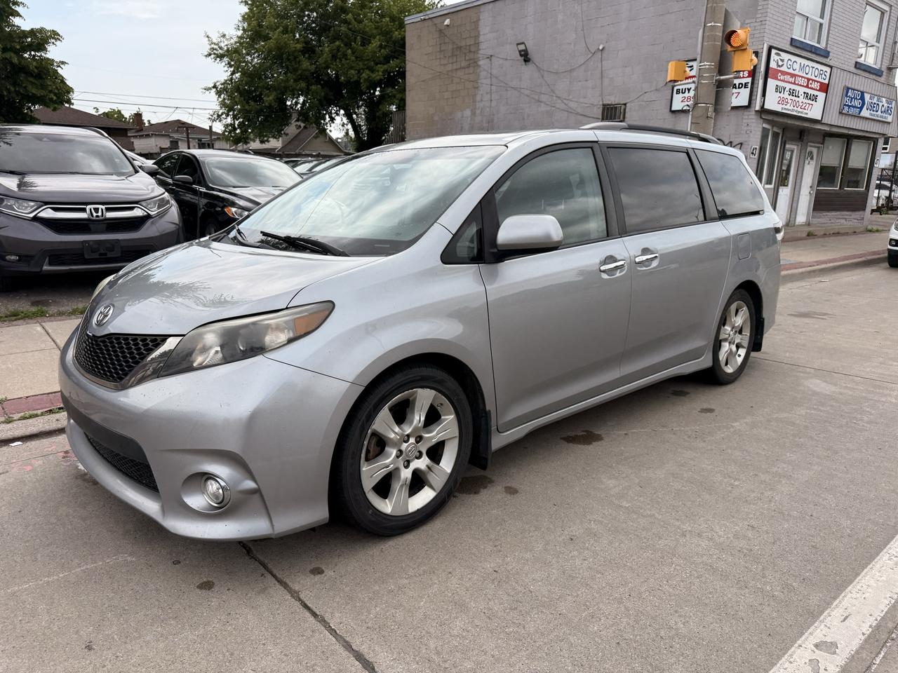 2013 Toyota Sienna 5DR V6 SE 8-PASS FWD Photo