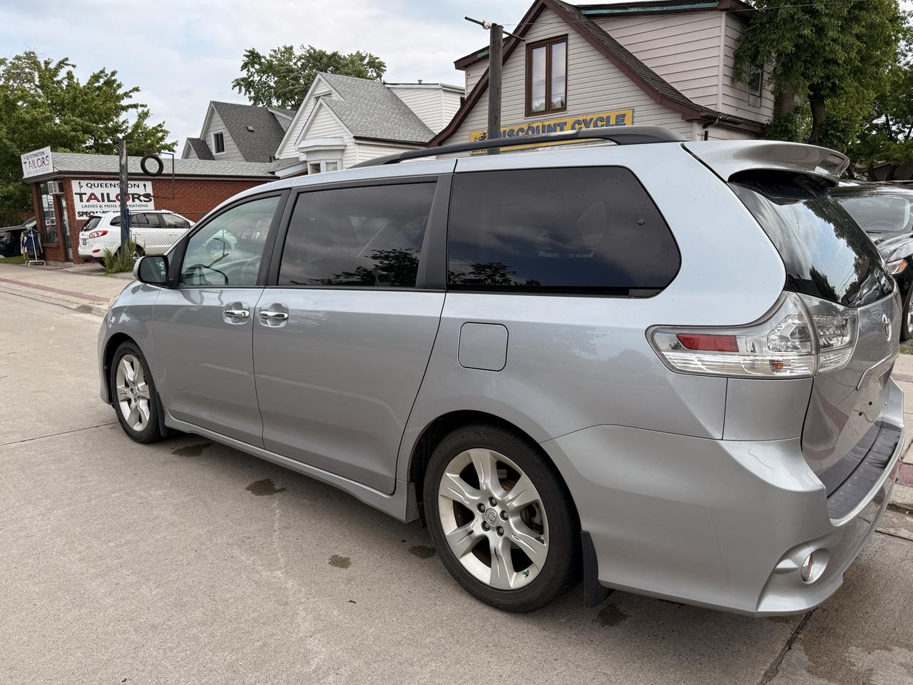 2013 Toyota Sienna 5DR V6 SE 8-PASS FWD Photo