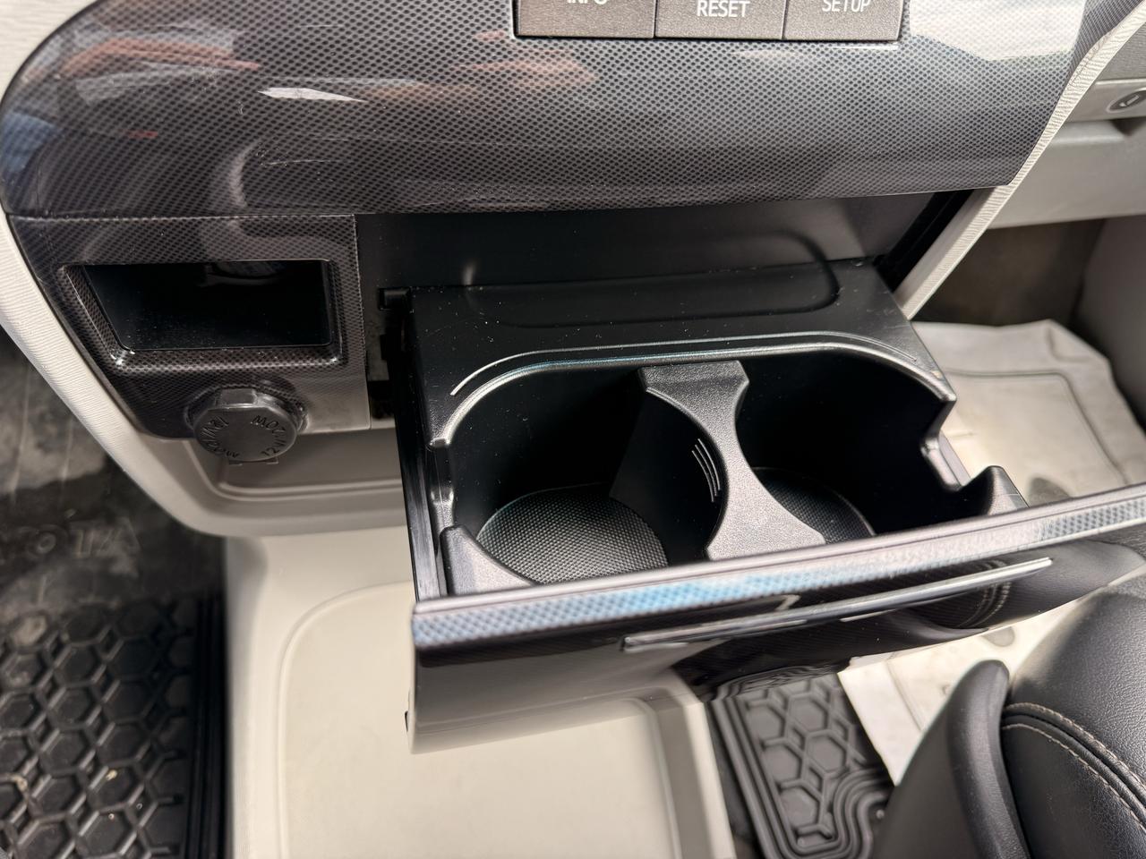 2013 Toyota Sienna 5DR V6 SE 8-PASS FWD Photo