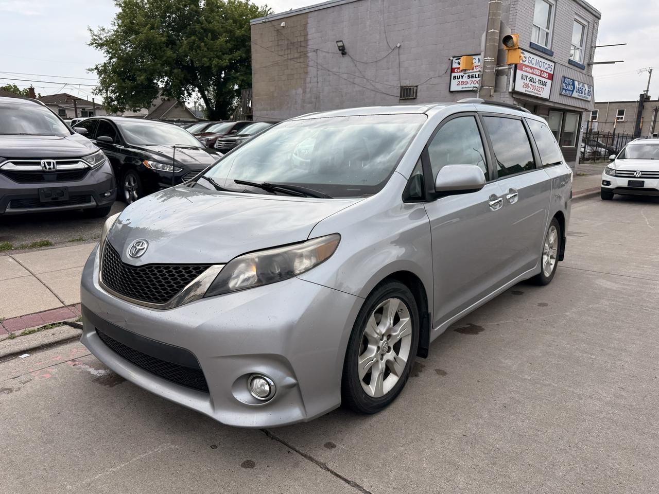 2013 Toyota Sienna 5DR V6 SE 8-PASS FWD Photo