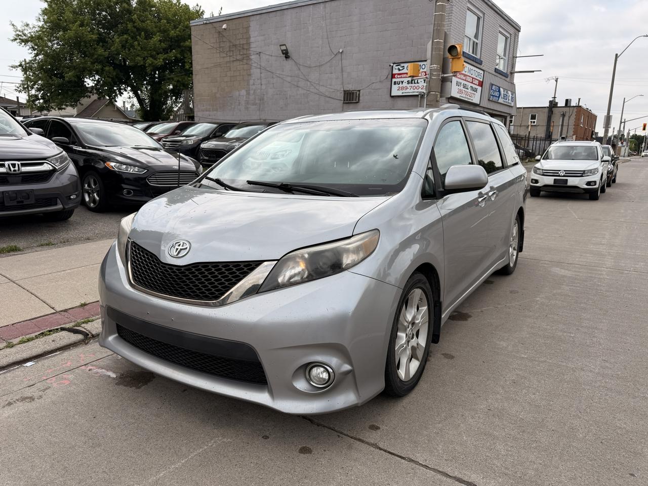 2013 Toyota Sienna 5DR V6 SE 8-PASS FWD Photo