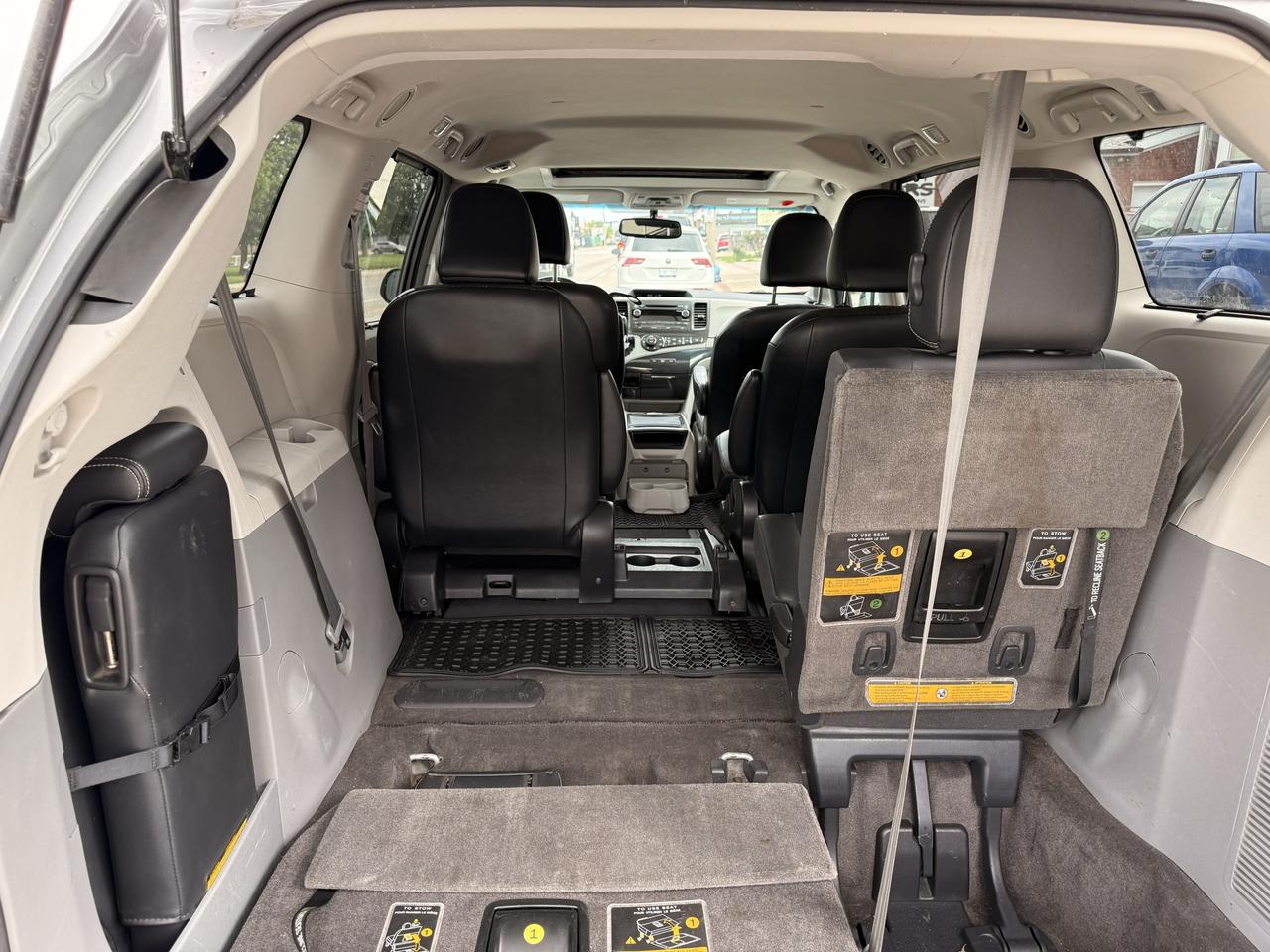 2013 Toyota Sienna 5DR V6 SE 8-PASS FWD Photo