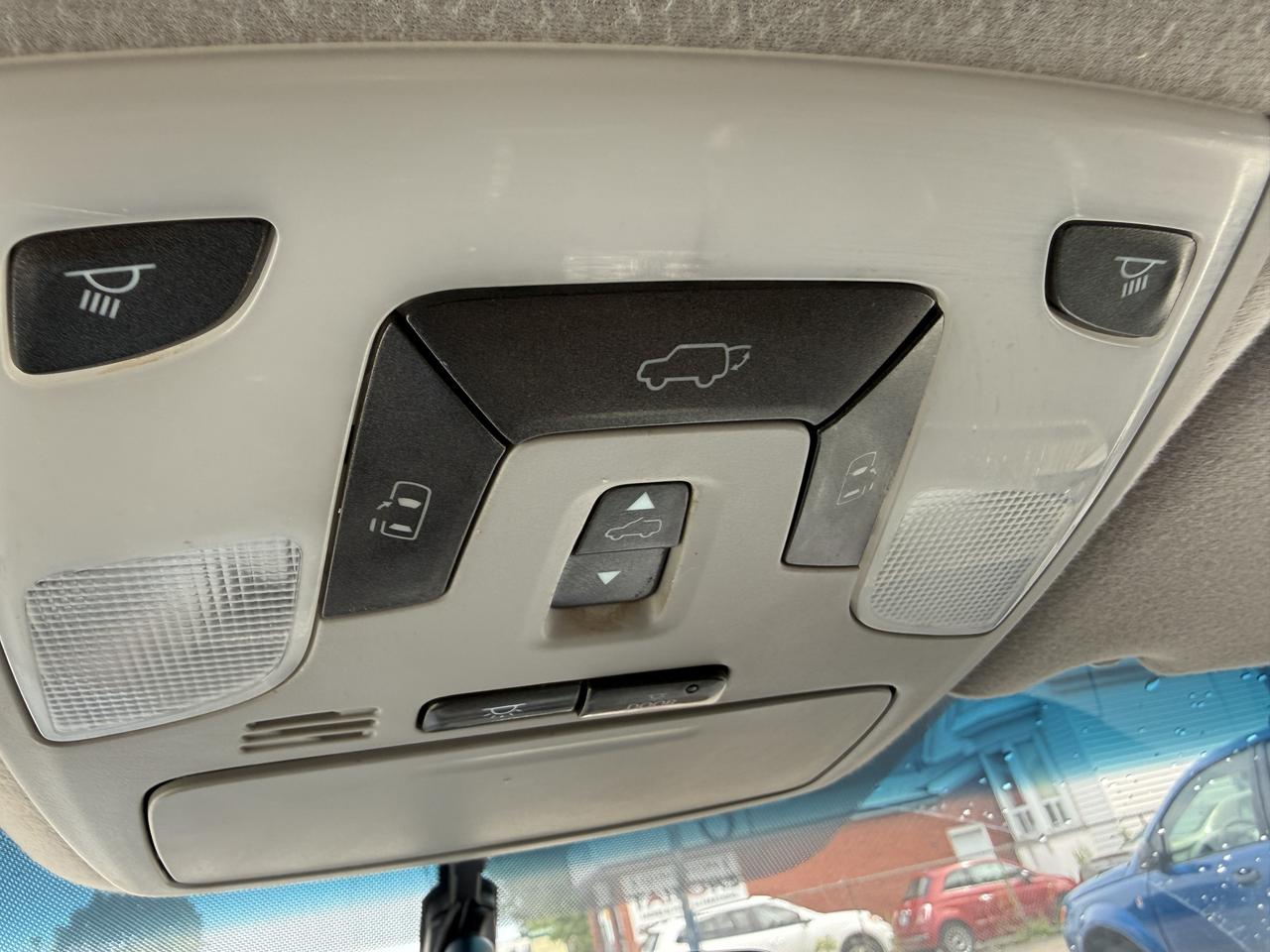 2013 Toyota Sienna 5DR V6 SE 8-PASS FWD Photo